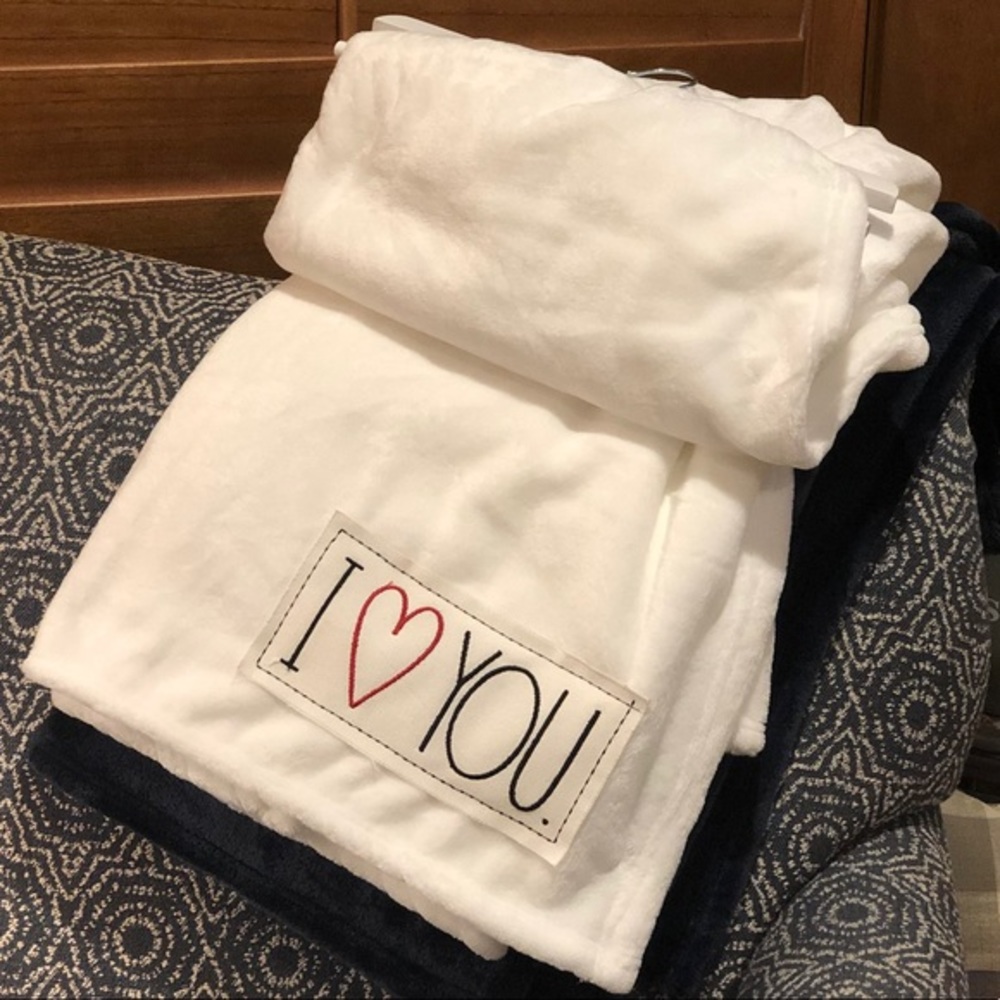 Rae Dunn I ❤️ YOU Plush Throw Blanket
